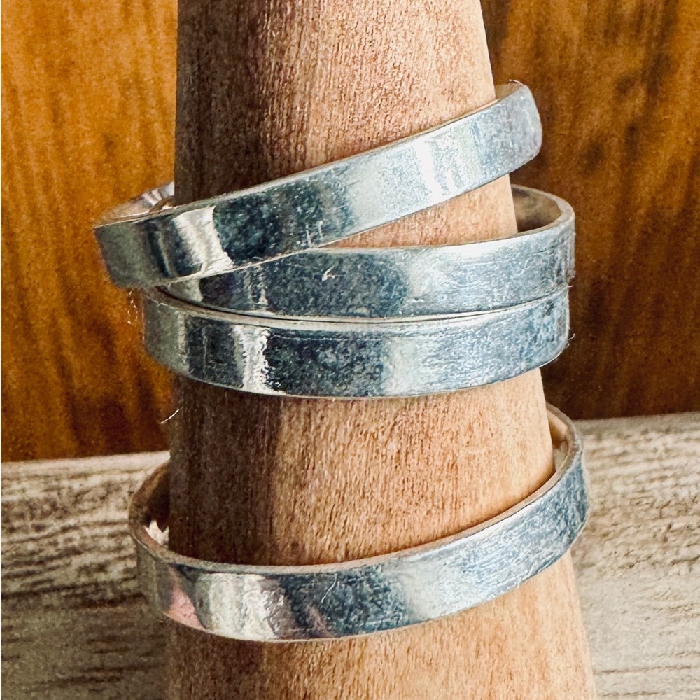 NWOT Sterling Silver Elegant Band Ring